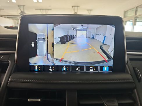 Used 2021 Chevrolet Tahoe LT w/ LT Signature Package image 30