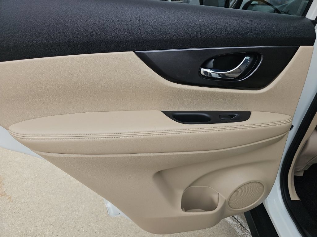 Used 2020 Nissan Rogue SV w/ Sun & Sound Touring Package AWD/4WD image 25
