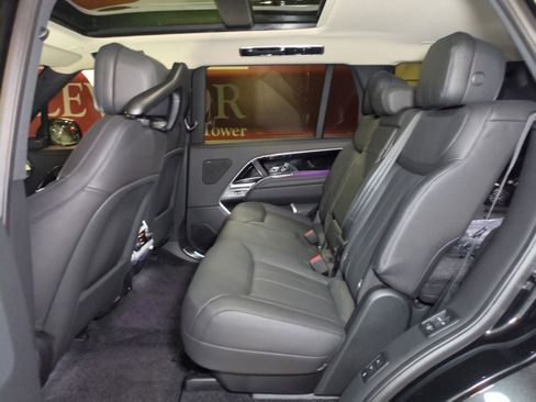 New 2026 Land Rover Range Rover Long Wheelbase SE AWD/4WD image 25