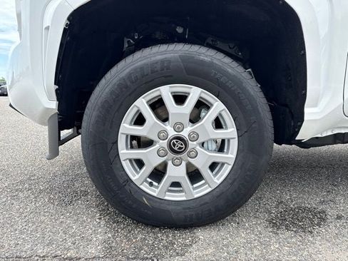 Used 2026 Toyota Tacoma SR5 AWD/4WD image 5