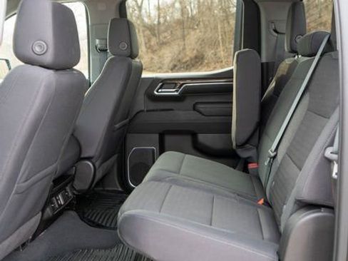Used 2023 Chevrolet Silverado 1500 LT AWD/4WD image 11