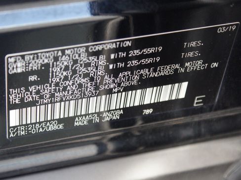 Used 2019 Toyota RAV4 Limited w/ Advanced Technology Package FWD image 28