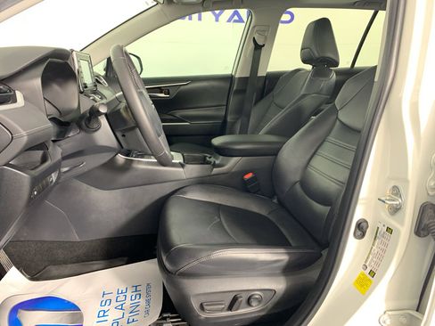 Used 2019 Toyota RAV4 XLE Premium FWD image 16