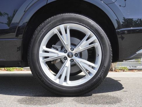 Used 2023 Audi Q8 Premium Plus w/ Premium Plus Package AWD/4WD image 33