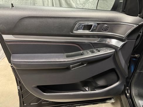 Used 2018 Ford Explorer Sport image 19