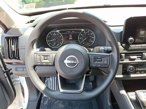 Used 2025 Nissan Pathfinder S AWD/4WD image 20