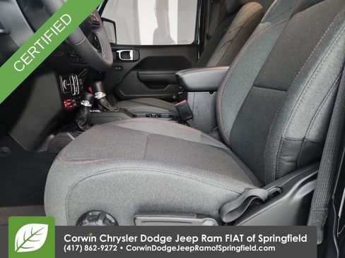 Used 2025 Jeep Gladiator Rubicon w/ Convenience Group AWD/4WD image 19