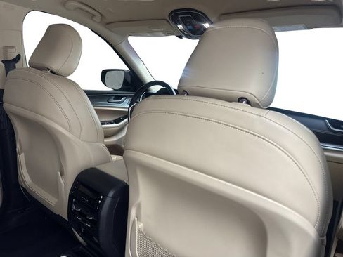 Used 2022 Jeep Grand Cherokee L Limited AWD/4WD image 47