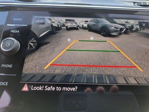 Used 2023 Volkswagen Tiguan SE R-Line image 11