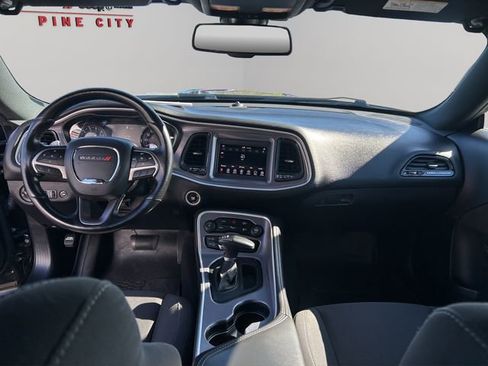 Used 2019 Dodge Challenger R/T w/ Driver Convenience Group RWD image 10
