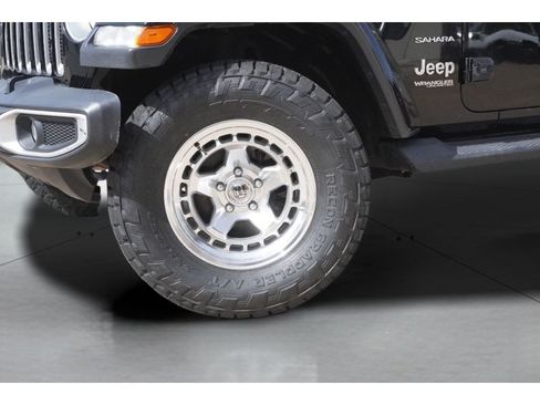 Used 2020 Jeep Wrangler Unlimited Sahara AWD/4WD image 36
