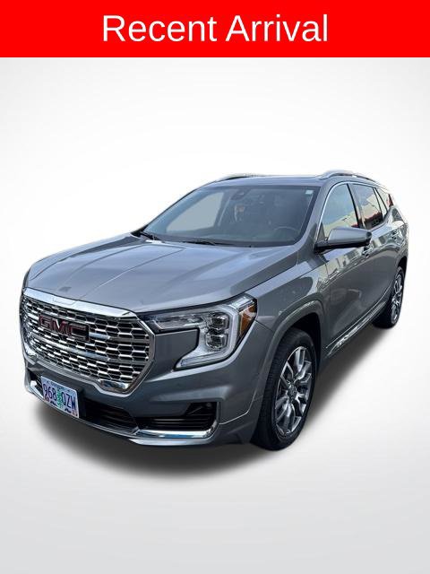 Used 2024 GMC Terrain Denali w/ Denali Premium Package AWD/4WD image 4