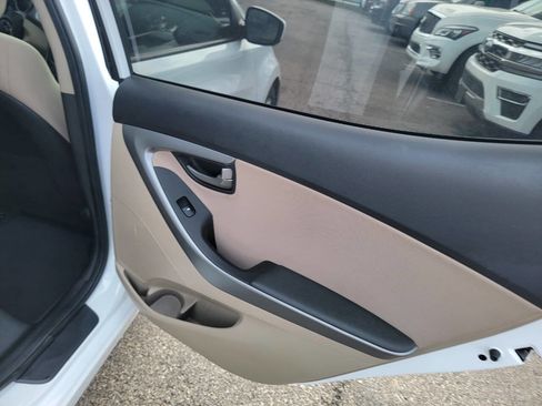 Used 2016 Hyundai Elantra SE w/ Option Group 02 image 24