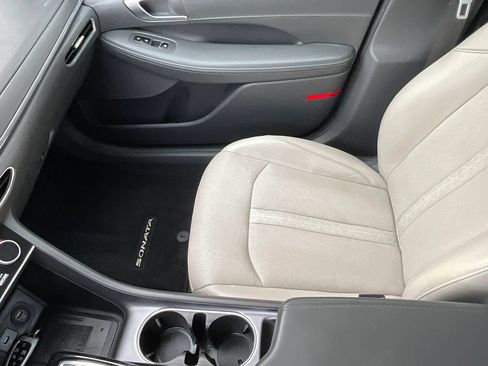 Used 2021 Hyundai Sonata Limited w/ Preferred Accessory Package FWD image 19