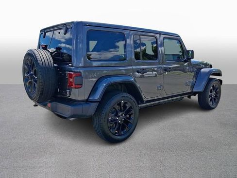 Used 2025 Jeep Wrangler Unlimited Sahara w/ Safety Group AWD/4WD image 4
