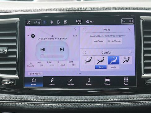 Used 2023 Chrysler Pacifica Touring-L FWD image 17