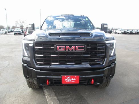 Used 2025 GMC Sierra 2500 AT4X image 14