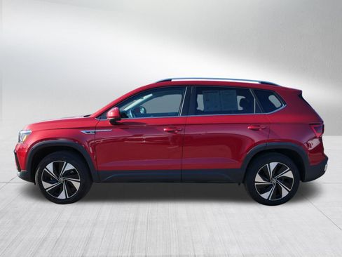 Used 2024 Volkswagen Taos SE image 4