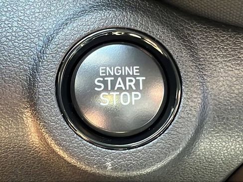 Certified 2025 Hyundai Venue Limited FWD image 30