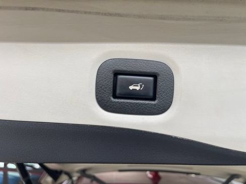 Used 2018 Nissan Rogue SV w/ Premium Package AWD/4WD image 19