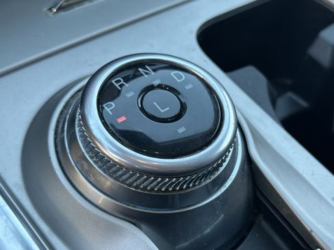 Used 2022 Ford Explorer Limited image 31