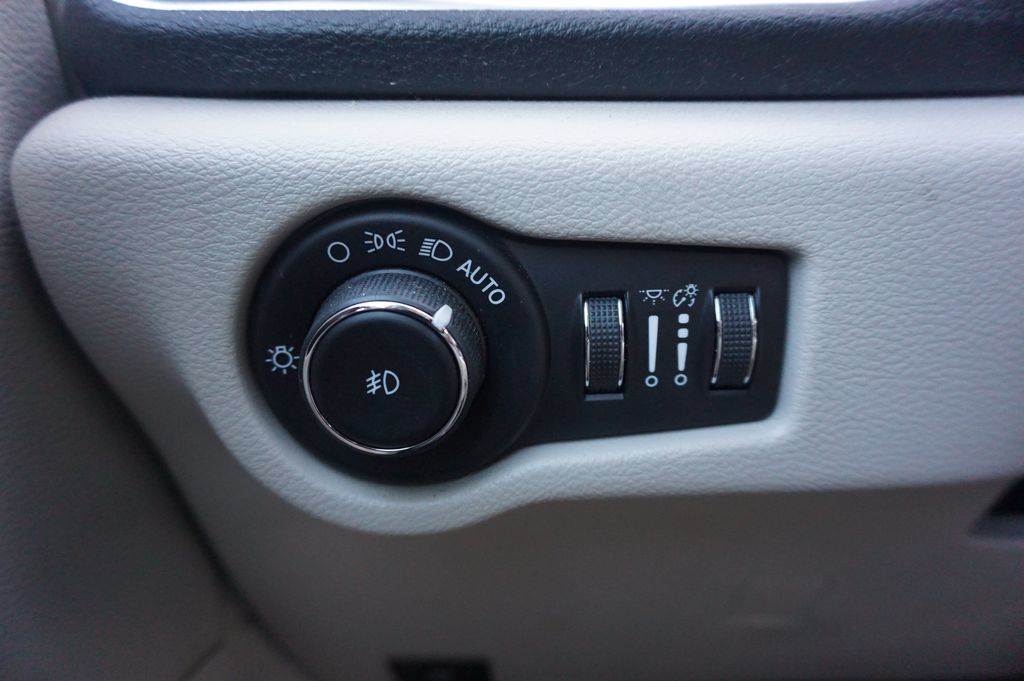 Used 2020 Chrysler Pacifica Limited FWD image 4