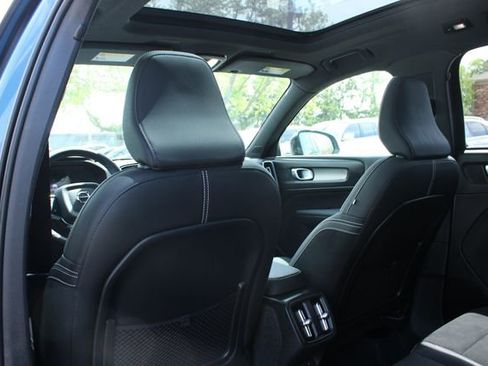 Used 2025 Volvo XC40 B5 Plus image 33