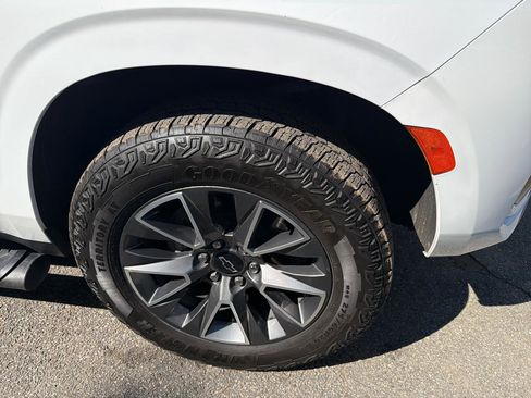 Used 2024 Chevrolet Tahoe Z71 w/ Luxury Package image 4