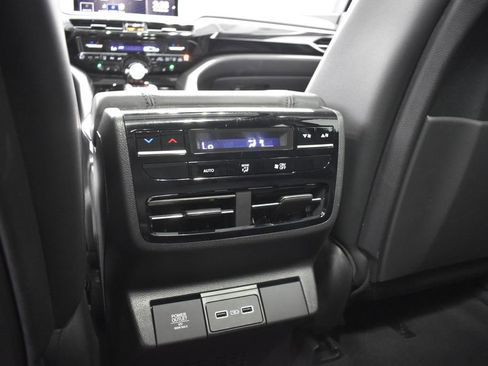 Used 2023 Acura MDX SH-AWD image 32