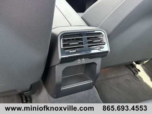 Used 2025 BMW 530i xDrive AWD/4WD image 19