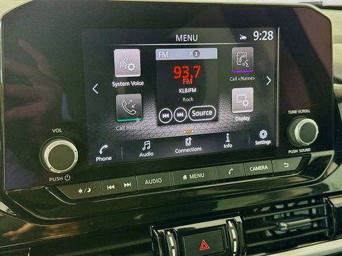 Used 2024 Nissan Pathfinder SV FWD image 17