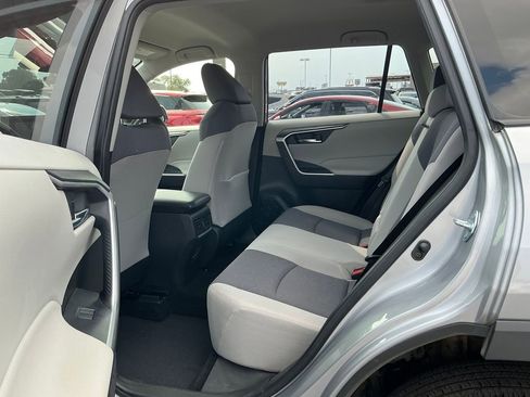 Used 2021 Toyota RAV4 XLE image 30