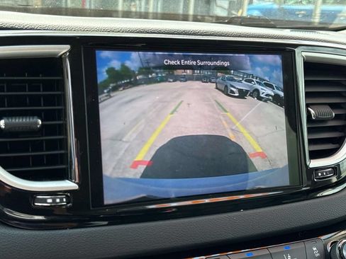 Used 2024 Chrysler Pacifica Touring-L FWD image 25