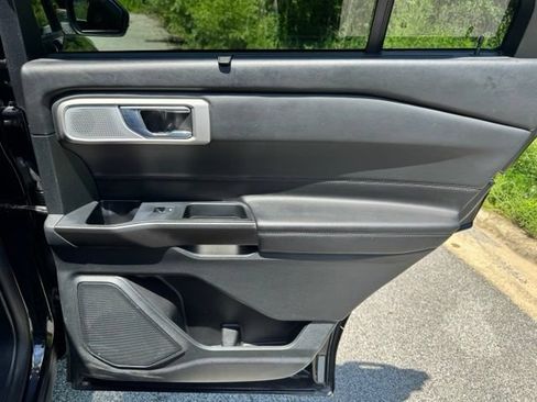 Used 2020 Ford Explorer Platinum w/ Premium Technology Package AWD/4WD image 16