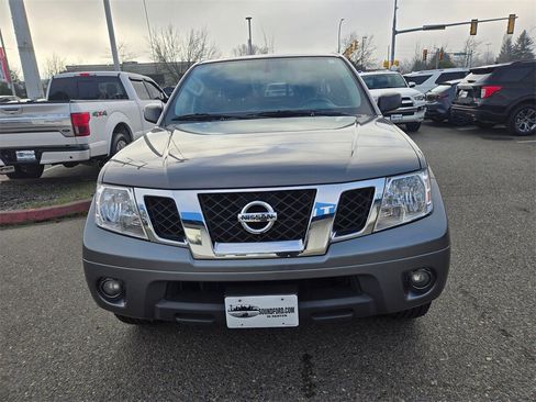 Used 2021 Nissan Frontier SV image 2