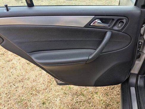 Used 2006 Mercedes-Benz C 230 Sedan image 26