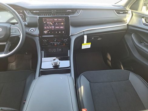 New 2025 Jeep Grand Cherokee 4WD image 3