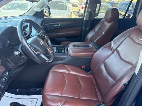 Used 2019 Cadillac Escalade Luxury image 11