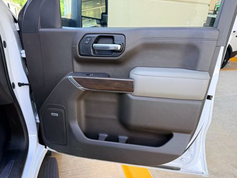 Used 2021 GMC Sierra 1500 SLT RWD image 15