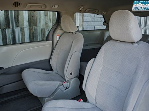 Used 2015 Toyota Sienna LE image 26