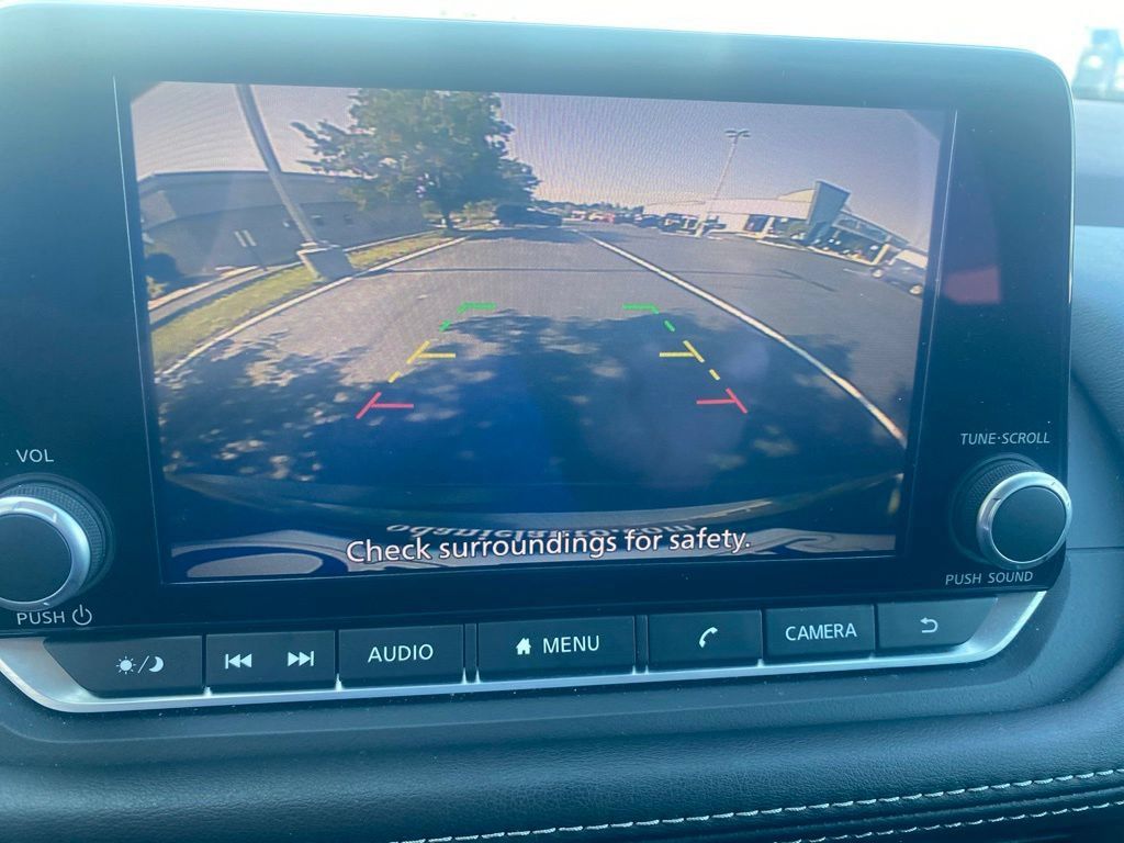 Used 2023 Nissan Rogue S AWD/4WD image 20