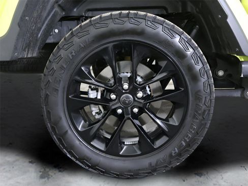 Used 2024 Jeep Gladiator Sport image 16