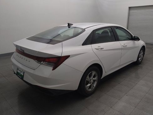 Used 2022 Hyundai Elantra SE FWD image 9