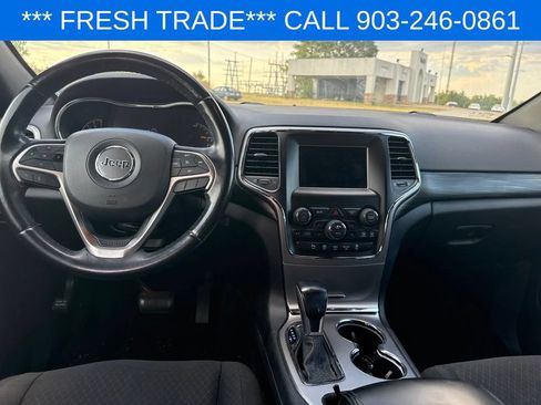 Used 2019 Jeep Grand Cherokee Laredo RWD image 16