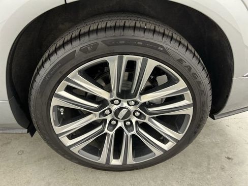 Certified 2026 Cadillac Vistiq Premium Luxury w/ LPO, Floor Liner Package AWD/4WD image 33