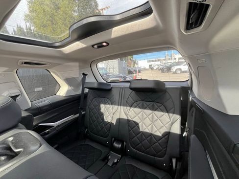 Used 2024 BMW X7 xDrive40i image 9