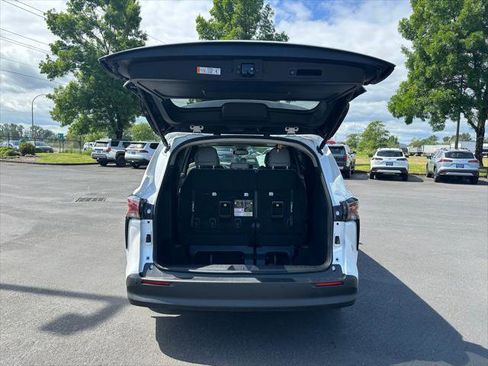 Certified 2026 Toyota Sienna XLE AWD/4WD image 12