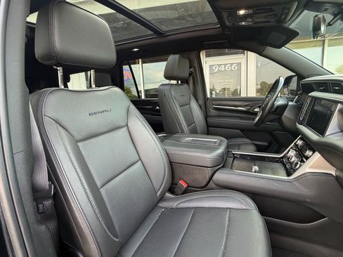 Used 2022 GMC Yukon Denali w/ Advanced Technology Package AWD/4WD image 18
