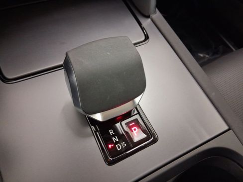 New 2025 Land Rover Discovery Sport S image 28