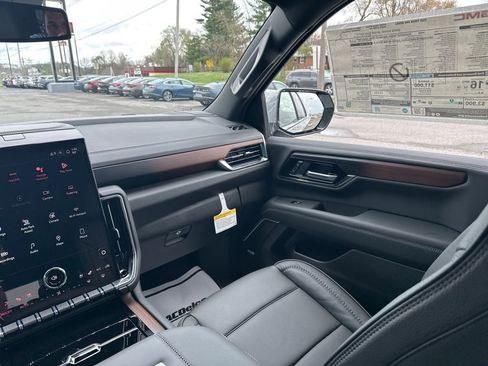 New 2026 GMC Yukon Denali AWD/4WD image 18